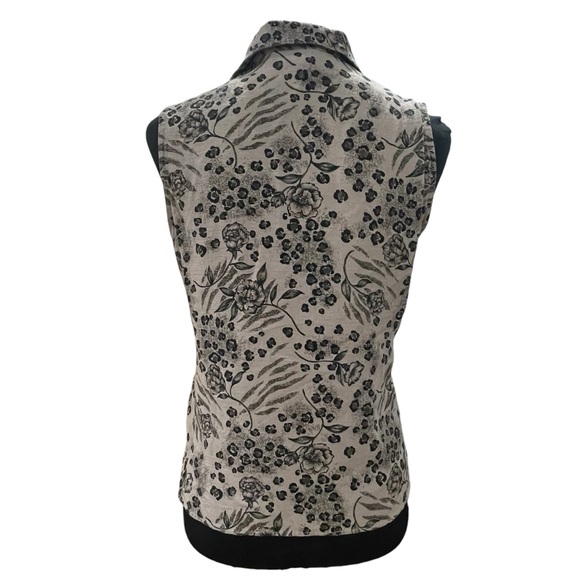 Sleeveless button down blouse. Lightweight. Sz M. Perfect alone or w/cardigan - Picture 4 of 12